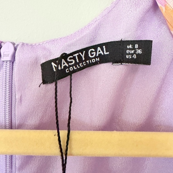NASTY GAL Floral Puff Sleeve Chiffon V-Neck Romper—SZ. 4 zip back closure - Picture 5 of 6